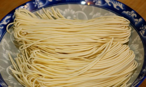 白萝卜 做面条的吃法网 - 网站提供白萝卜做面食的做法大全小常识、白萝卜面条的功效